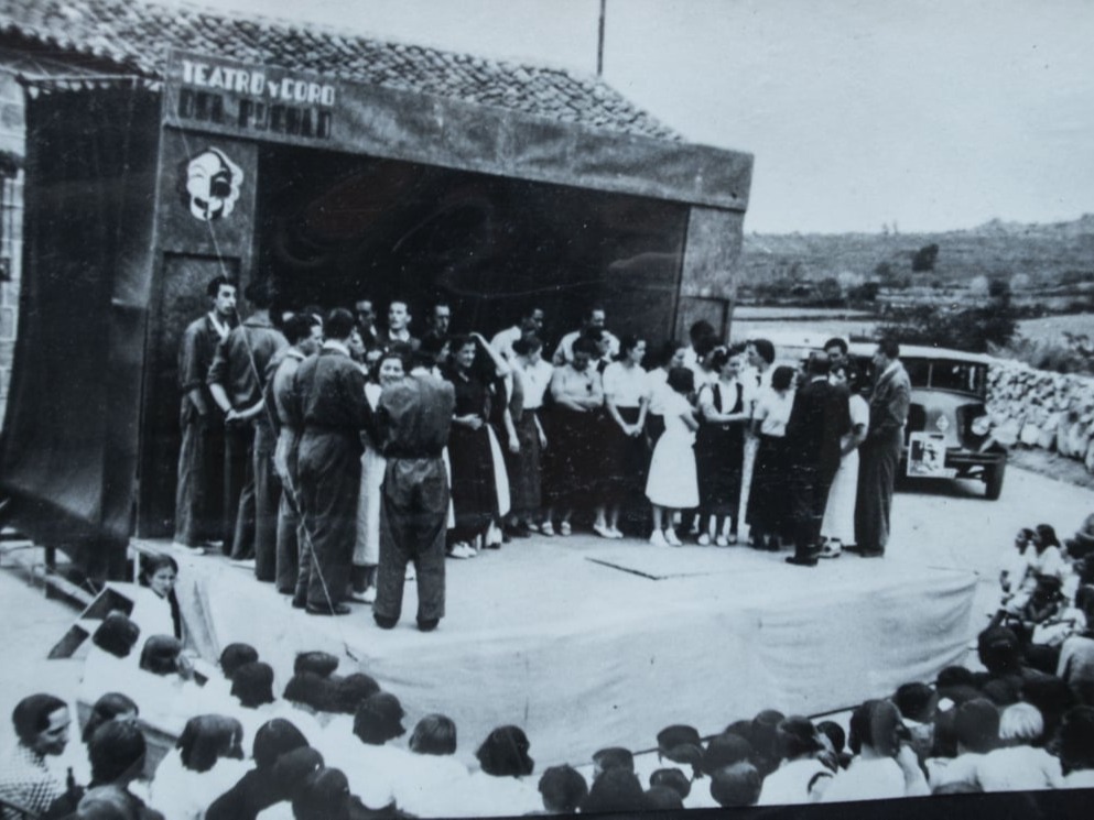 Teatro y coro del pueblo 